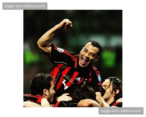 赛前报道：为抗议裁判判罚，恩波利球迷团体宣布本轮比赛静默前15分钟