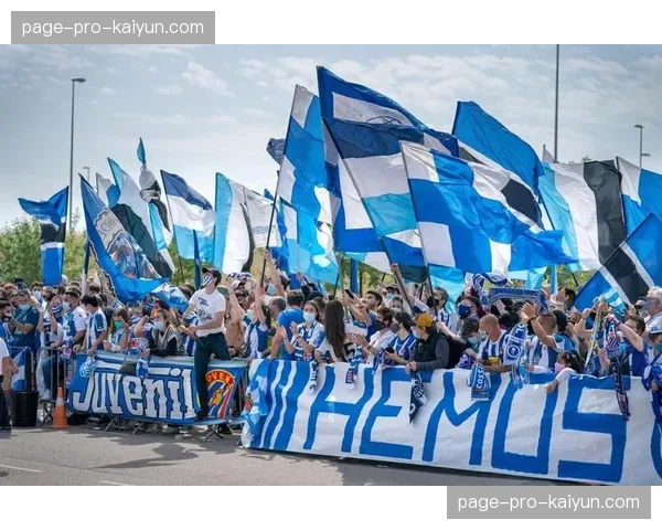 特写：在乙级徘徊三年后，拉科鲁尼亚球迷对重返西甲的期盼